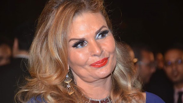 الفنانة يسرا