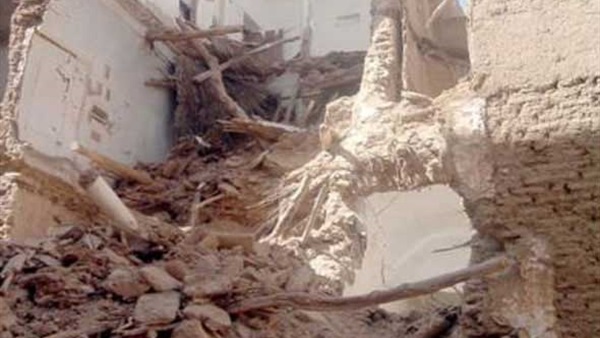 المنزل المنهار