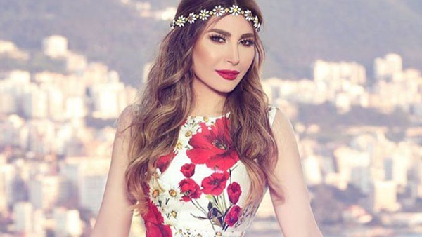الفنانة يارا