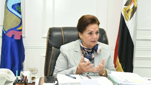 نادية عبدة