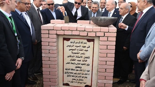 جانب من وضع حجر الأساس