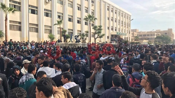 وقفة احتجاجية بجامعة