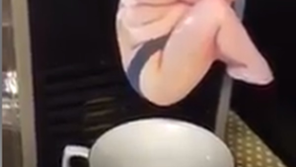 ماكينة صب القهوة