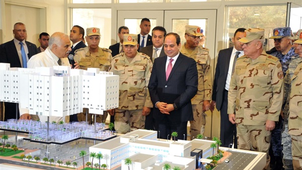 السيسي في المجمع