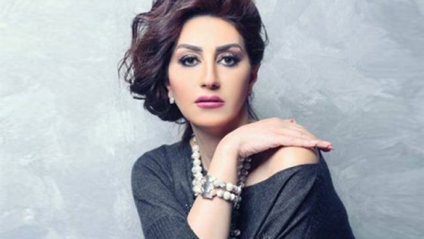 الفنانة وفاء عامر