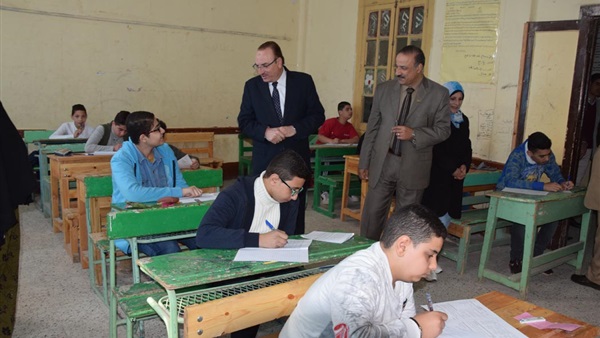المحافظ ووكيل وزارة