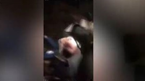 بلطجية يضربون فتاة