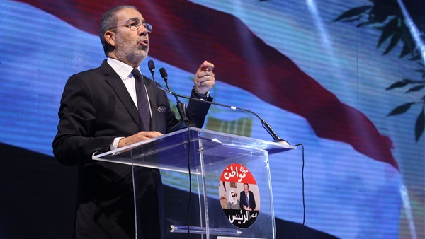 مدحت العدل الكاتب