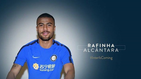 رافينيا لاعب وسط