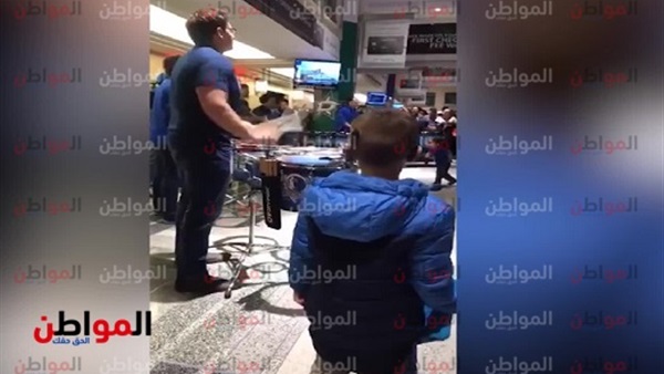 طفل أصم يسمع الموسيقى