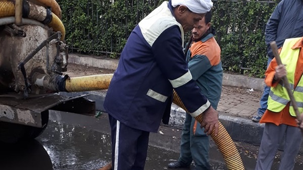 عمال النظافة ينقذون