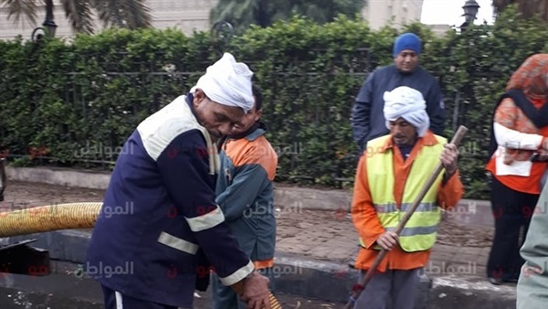 عمال النظافة أثناء
