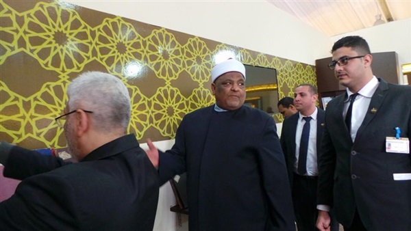 الدكتور عباس شومان