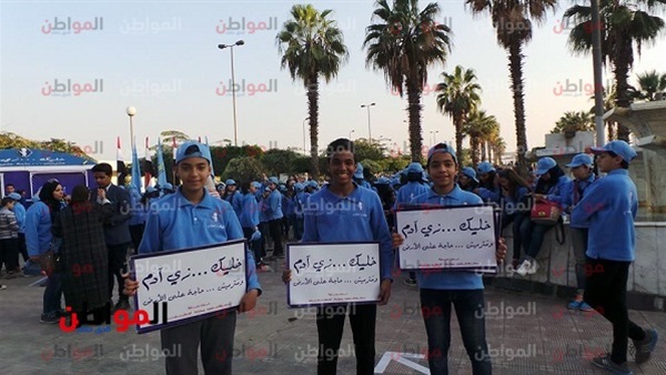 الاطفال داخل معرض