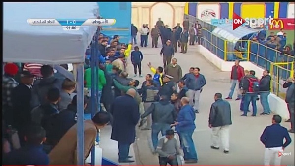 فوضى في ملعب الاسيوطي
