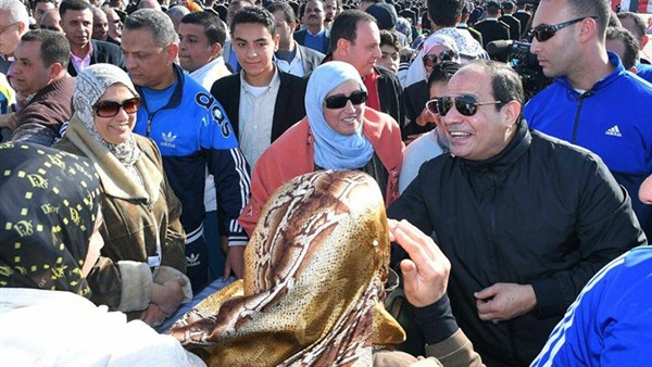 السيسي وسط الأهالي
