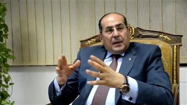 الدكتور أيمن عبد