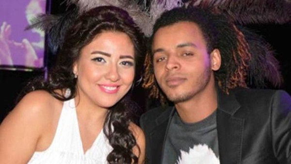 الفنانة مي كساب وزوجها