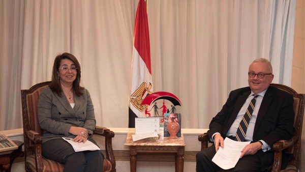 غادة والى