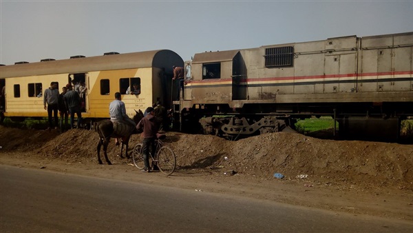 القطار لحظة وقوفة