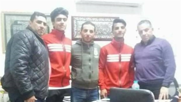 لاعبي مياه البحيرة