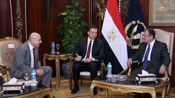 وزير الداخلية خلال