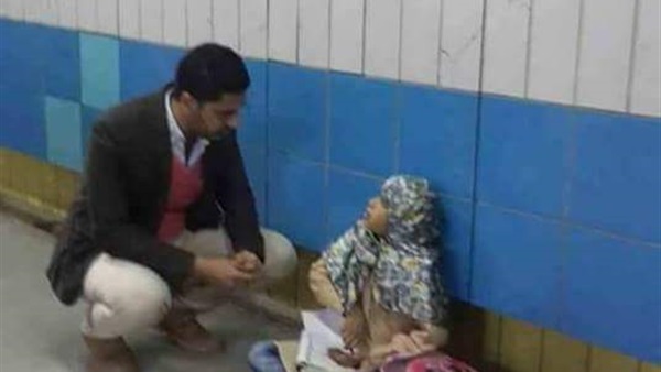طفلة تعمل في المترو