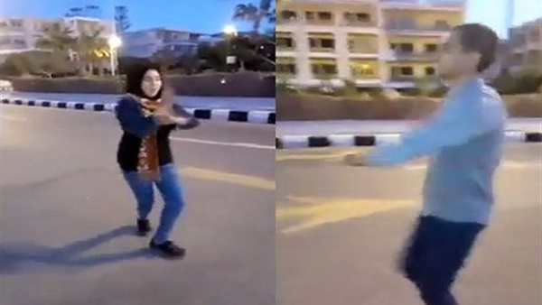يرقصان وسط الطريق
