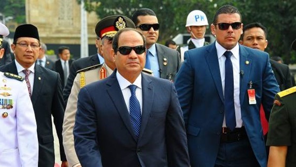 السيسى يصل مطار القاهر