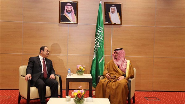 وزير الداخلية مع