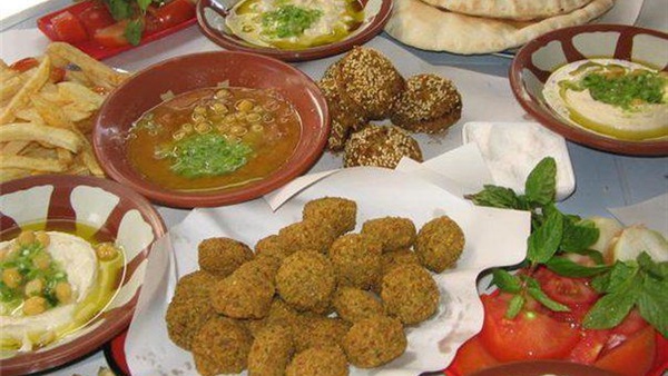 وجبة فول وطعمية