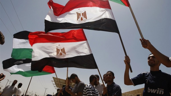 أعلام مصر ترفرف في