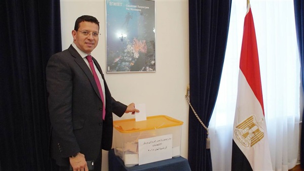 الإعلامي عمرو عبدالحميد