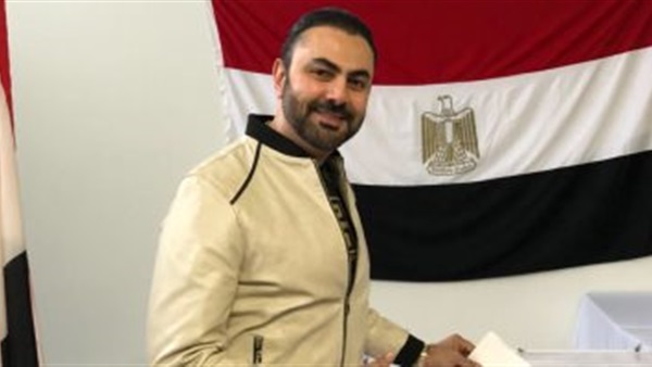 محمد كريم يدلي بصوته