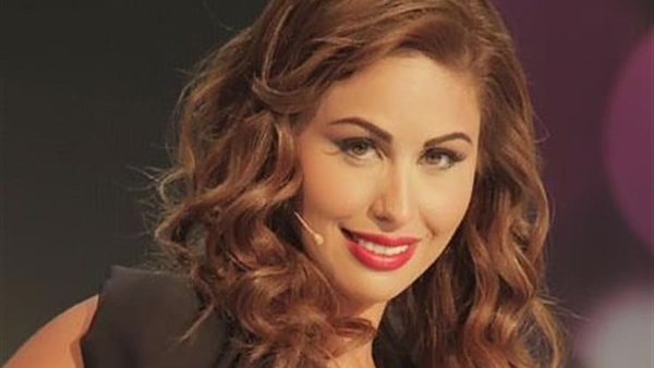 الفنانة مى سليم