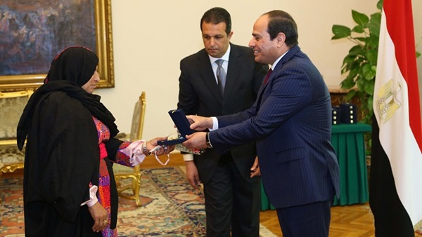 الرئيس السيسي يكرم