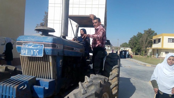 قيادة الجرارات