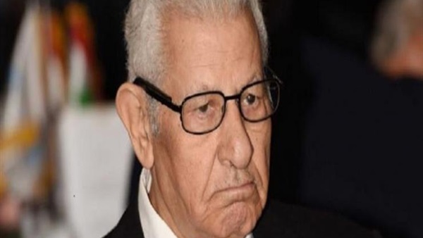 الكاتب الصحفي مكرم