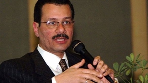 الدكتور أحمد درويش