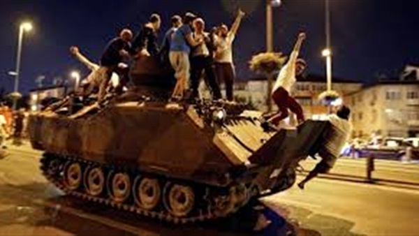 من مظاهر الإنقلاب