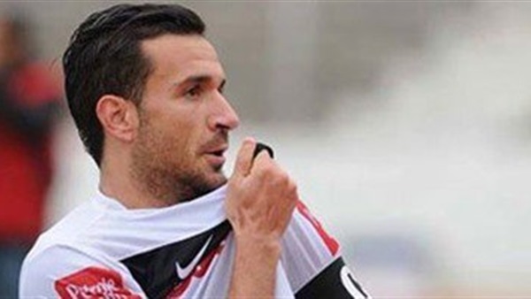 علي معلول لاعب النادي