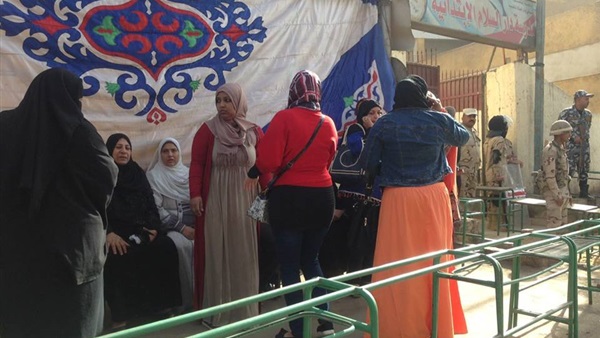 توافد المواطنين على