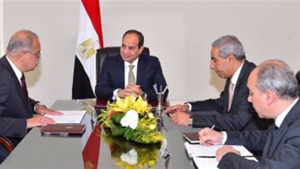 الرئيس السيسى يجتمع