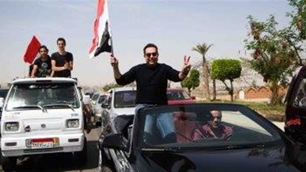 حكيم وسط زفه انتخابية
