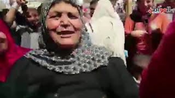 رقص الناخبات أمام
