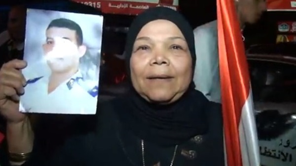 أم الشهيد النقيب