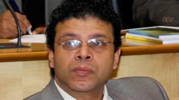 الكاتب طارق حسن