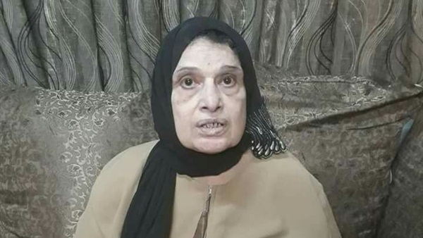 سيدة مسنة