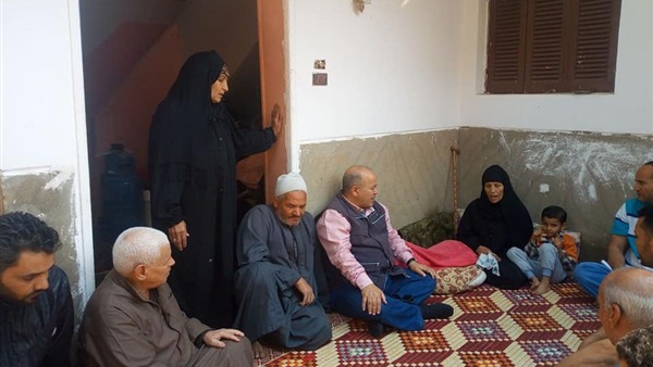 رئيس المدينة مع اسرة