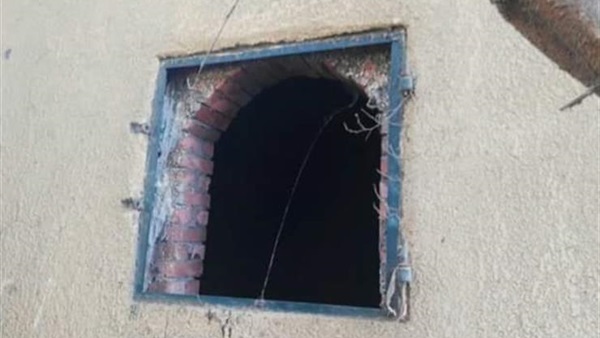 أبواب المقابر